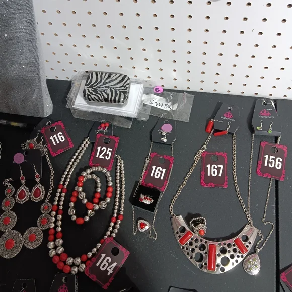 $5 Paparazzi Accessories buckle n lead free. Brand new in different metals - Picture 2 of 4